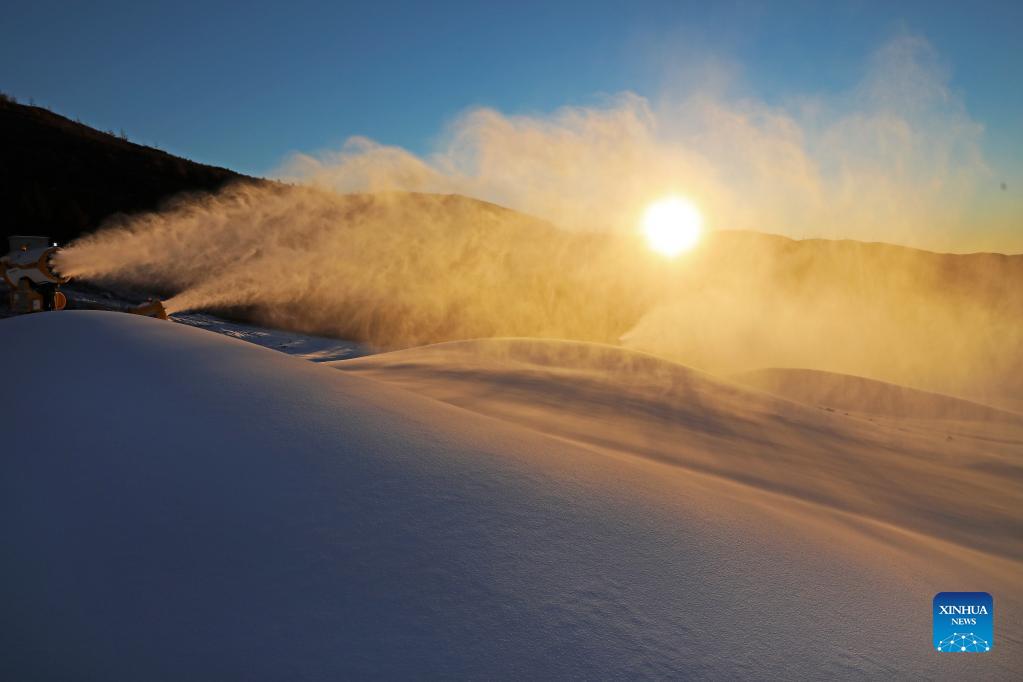 Neve artificiale cade sulle piste dei Giochi Olimpici Invernali