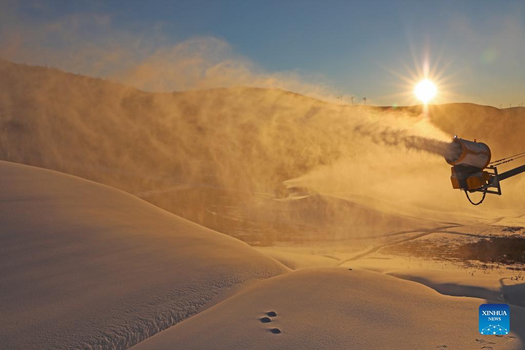 Neve artificiale cade sulle piste dei Giochi Olimpici Invernali