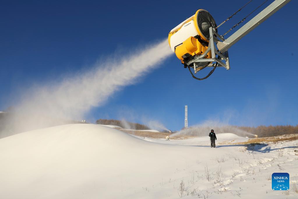 Neve artificiale cade sulle piste dei Giochi Olimpici Invernali