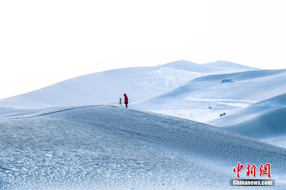 Dunhuang: il Lago della Luna Crescente dopo la nevicata