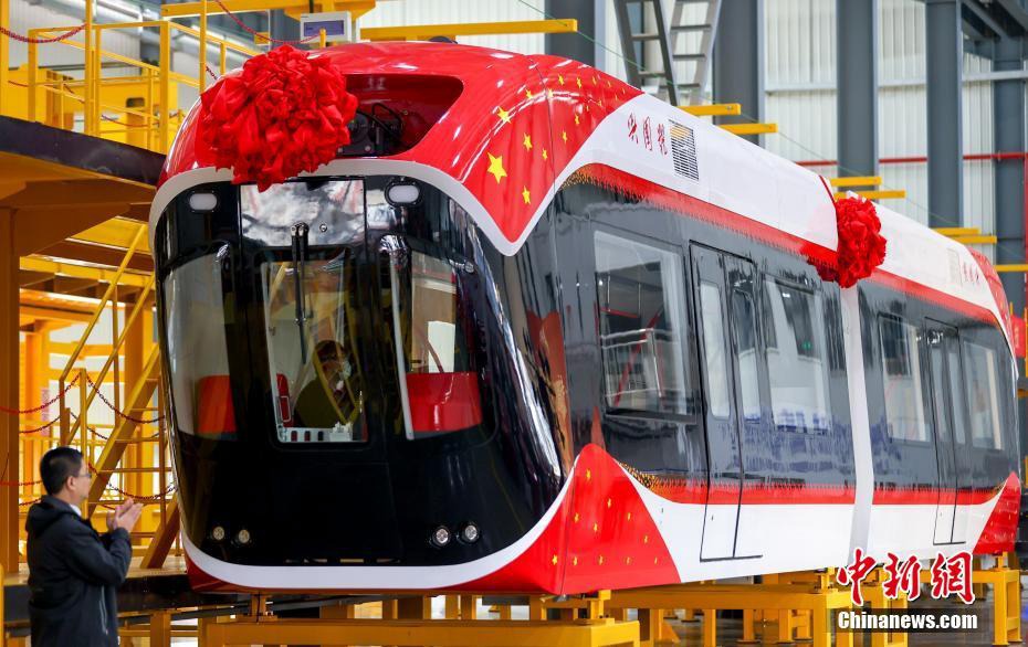 Primo treno sopraelevato a levitazione magnetica della Cina a Wuhan