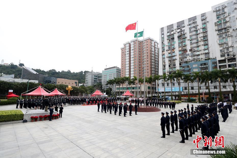 Macao: la cerimonia d'alzabandiera per festeggiare il 22° anniversario del ritorno di Macao alla madrepatria