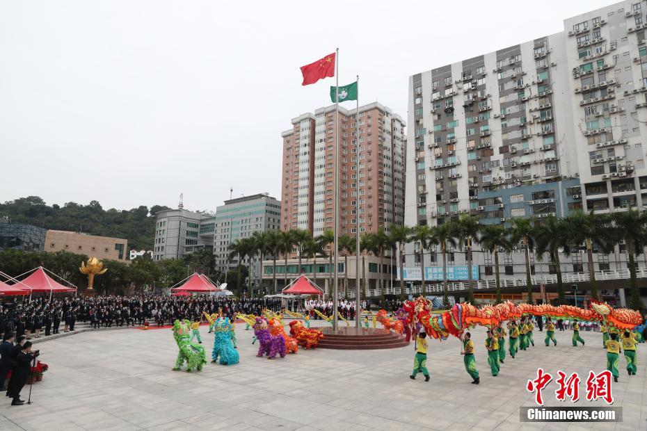 Macao: la cerimonia d'alzabandiera per festeggiare il 22° anniversario del ritorno di Macao alla madrepatria