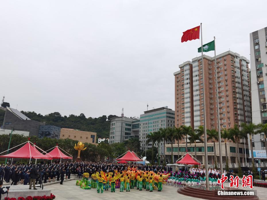 Macao: la cerimonia d'alzabandiera per festeggiare il 22° anniversario del ritorno di Macao alla madrepatria