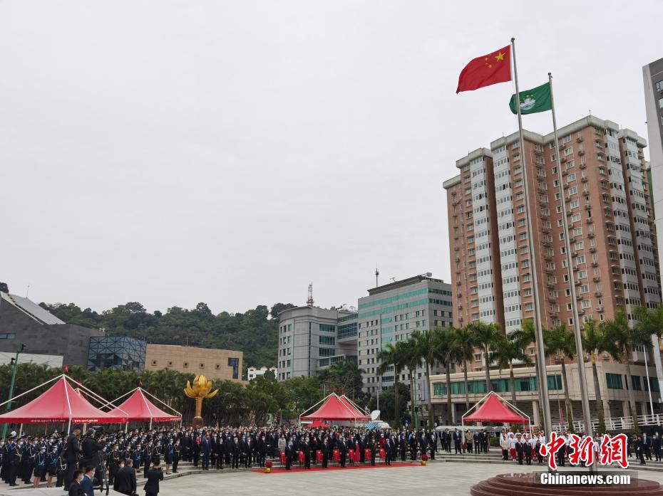 Macao: la cerimonia d'alzabandiera per festeggiare il 22° anniversario del ritorno di Macao alla madrepatria