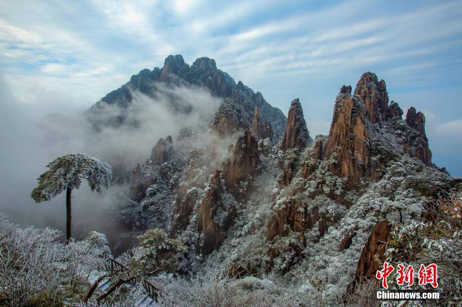 Jiangxi: fotografia aerea del monte di Sanqingshan innevato