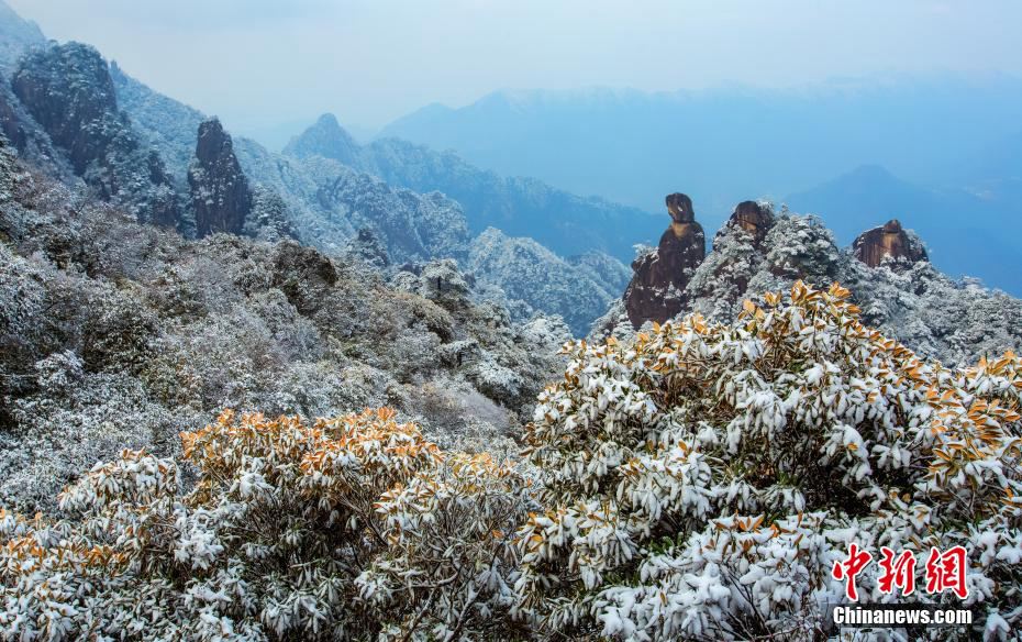 Jiangxi: fotografia aerea del monte di Sanqingshan innevato