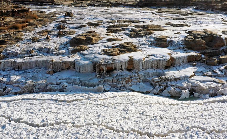 Yan'an, Shaanxi: ghiaccio alla deriva alla cascata Hukou sul fiume Giallo