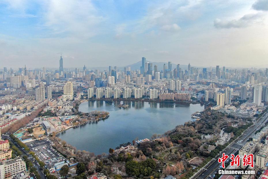 Il classico giardino del sud della Cina, parco del lago Mochou di Nanjing