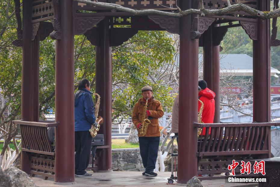 Il classico giardino del sud della Cina, parco del lago Mochou di Nanjing