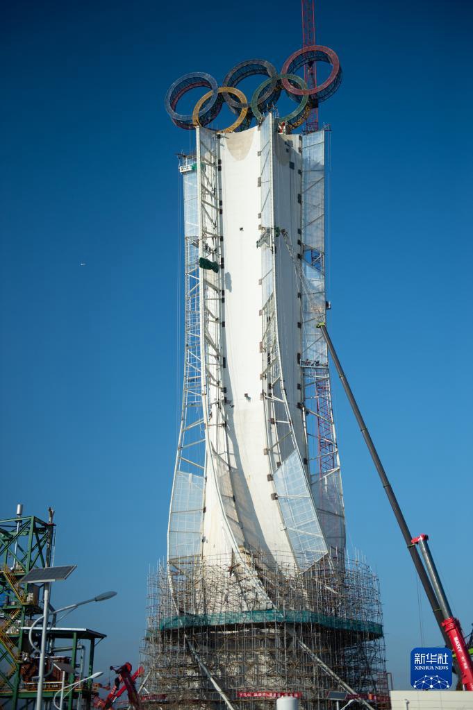 Torre dei cerchi olimpici eretta a Beijing