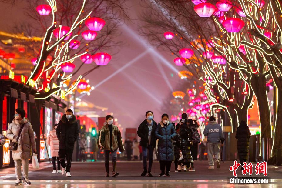 Antica città di Xi'an: lanterne multicolori per la Festa di Primavera 