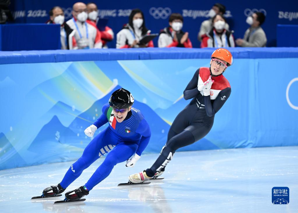 Beijing, Arianna Fontana vince la medaglia d'oro nei 500 metri di short track femminile