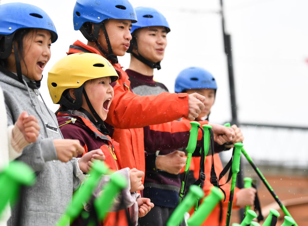 Chengdu, il sogno del ghiaccio e della neve degli studenti con disabilità