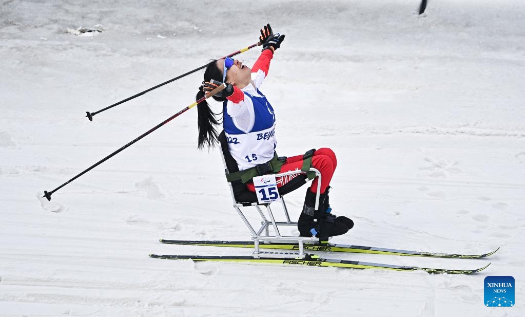 Yang conquista il secondo oro di sci di fondo sprint seduta, decimo per la Cina alle Paralimpiadi Invernali di Beijing