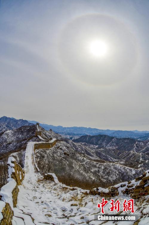 Un incontro fra l'alone solare e la Grande Muraglia di Jinshanling