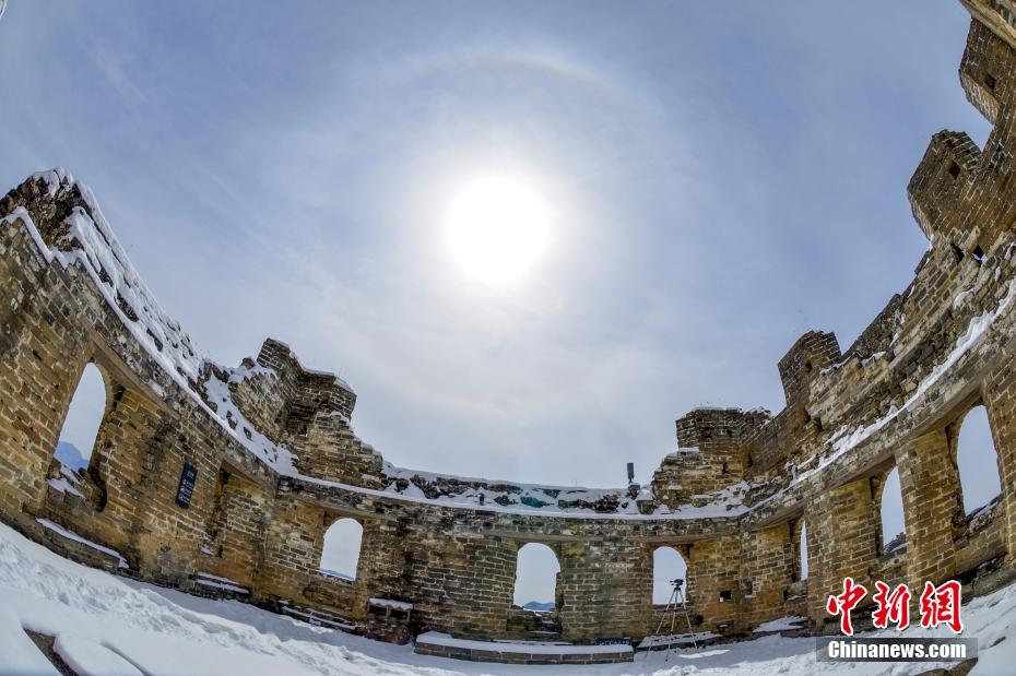 Un incontro fra l'alone solare e la Grande Muraglia di Jinshanling