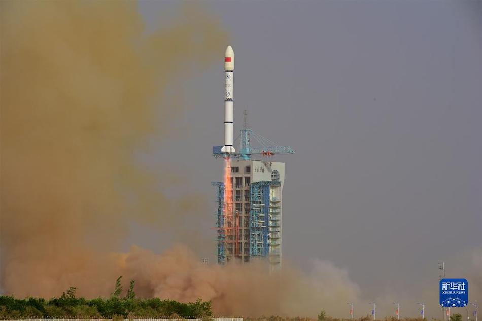 Cina, lanciati tre satelliti per le telecomunicazioni in orbita bassa