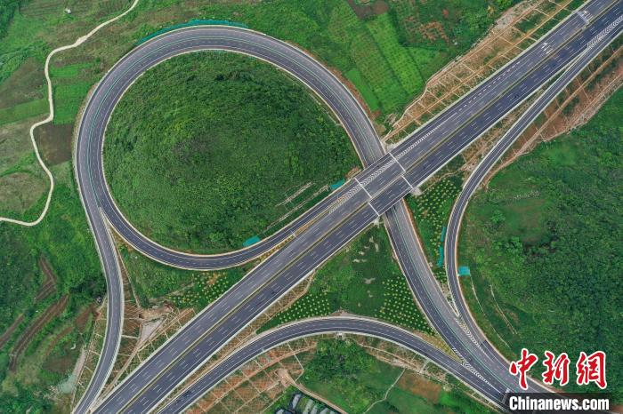 Provincia del Guizhou: vista aerea dell'autostrada Gui-Huang