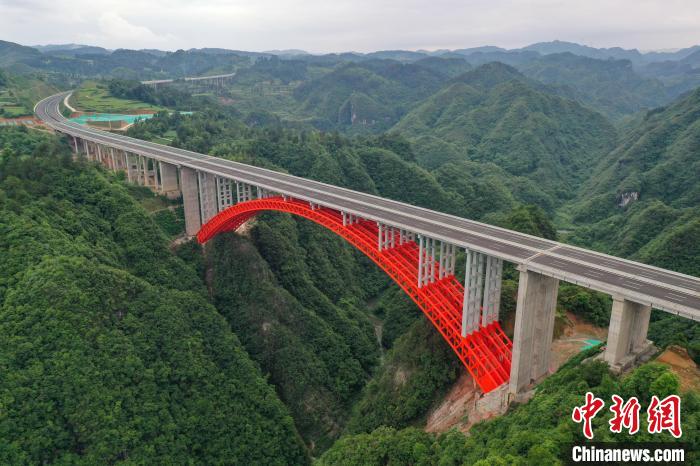 Provincia del Guizhou: vista aerea dell'autostrada Gui-Huang