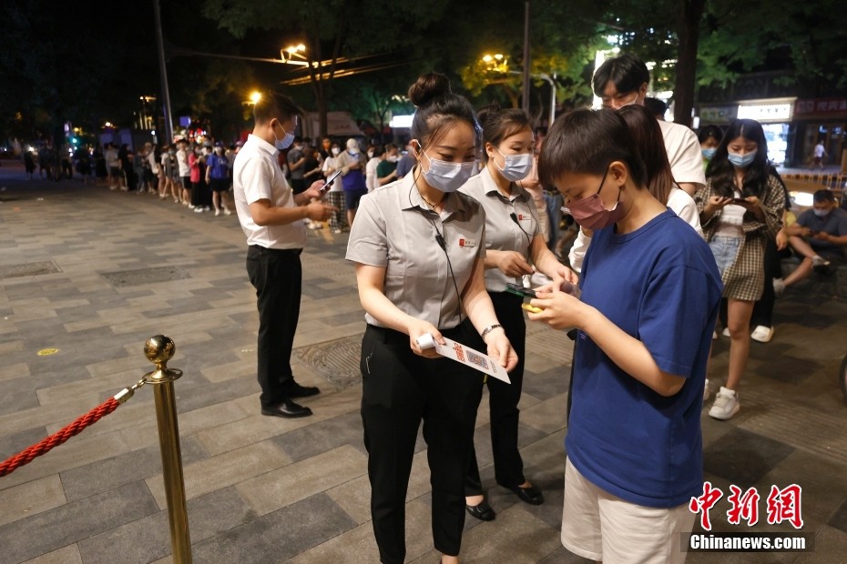 Beijing: riprendono i servizi di ristorazione, tranne che in alcune aree