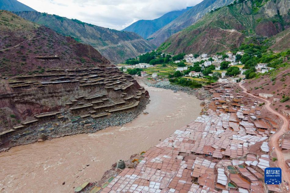 Tibet: la nuova vitalità nelle saline di un antico villaggio