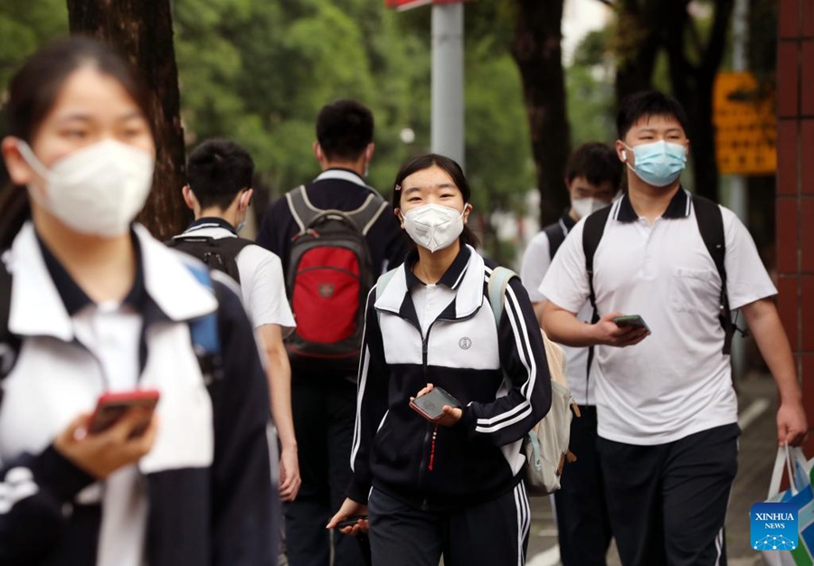 Shanghai: riprendono le lezioni offline per gli studenti delle scuole superiori