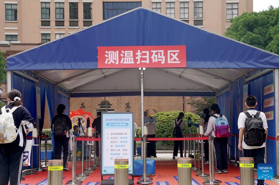 Shanghai: riprendono le lezioni offline per gli studenti delle scuole superiori