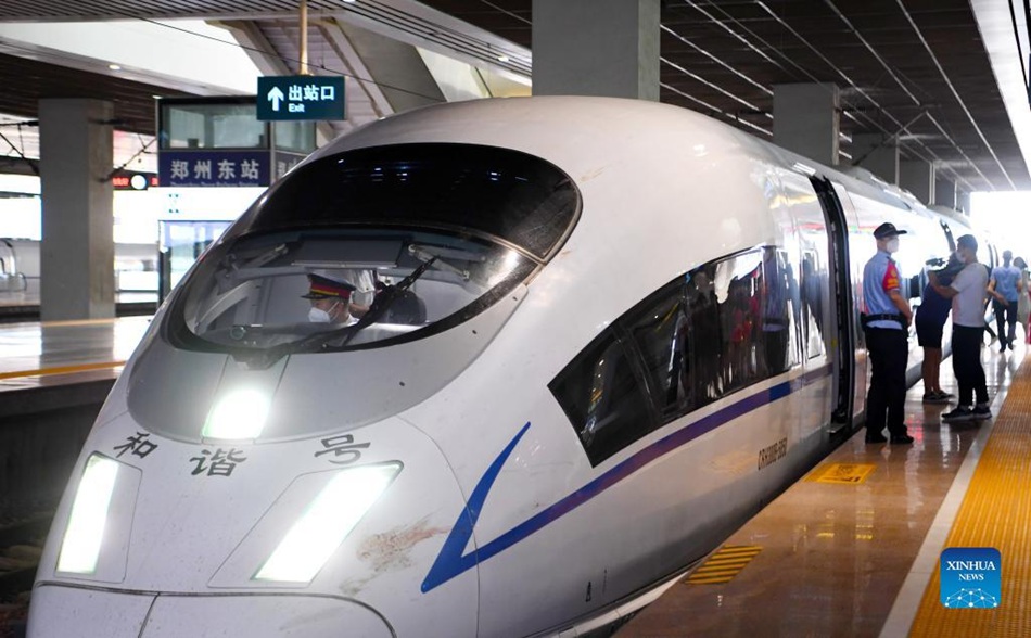 Entra in funzione la ferrovia ad alta velocità Zhengzhou-Chongqing