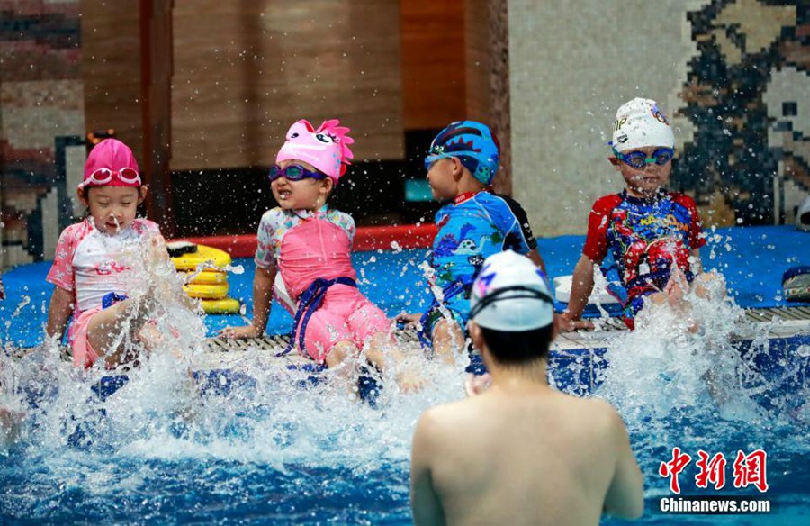 Shanghai: si aprono gradualmente le piscine coperte