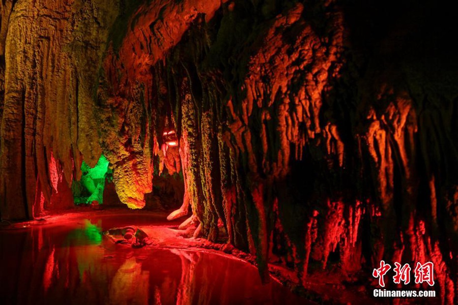 Chongqing: le abbaglianti grotte carsiche