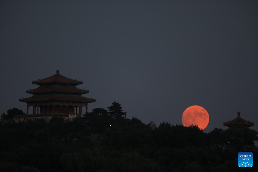 Superluna in diverse città