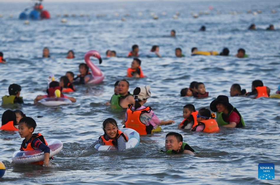 Zhoushan, Zhejiang: turismo estivo stimolato da vari intrattenimenti sul mare