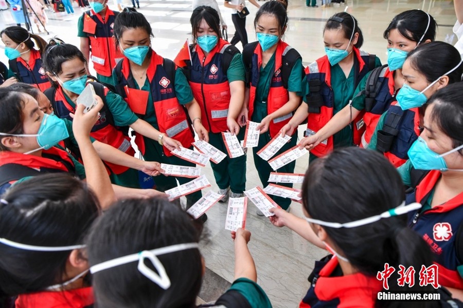 Quasi 7.000 membri del team di assistenza medica tornati a casa da Hainan