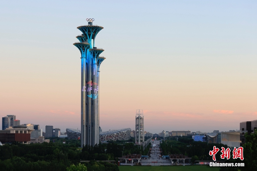 Beijing: accesa la Torre Olimpica con le luci a tema CIFTIS 2022