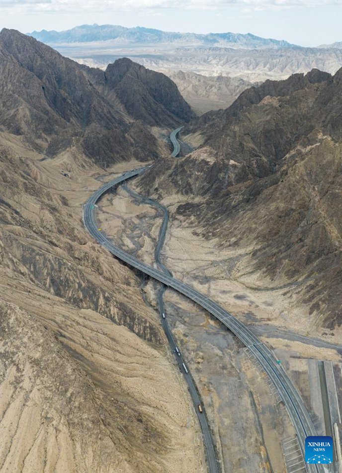 Xinjiang: la nuova autostrada darà impulso allo sviluppo economico di alta qualità