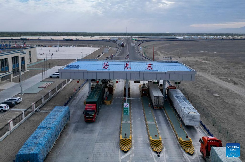 Xinjiang: la nuova autostrada darà impulso allo sviluppo economico di alta qualità