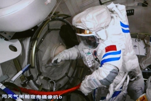 Cina: gli astronauti cinesi svolgono attività extraveicolari dal modulo laboratorio Wentian