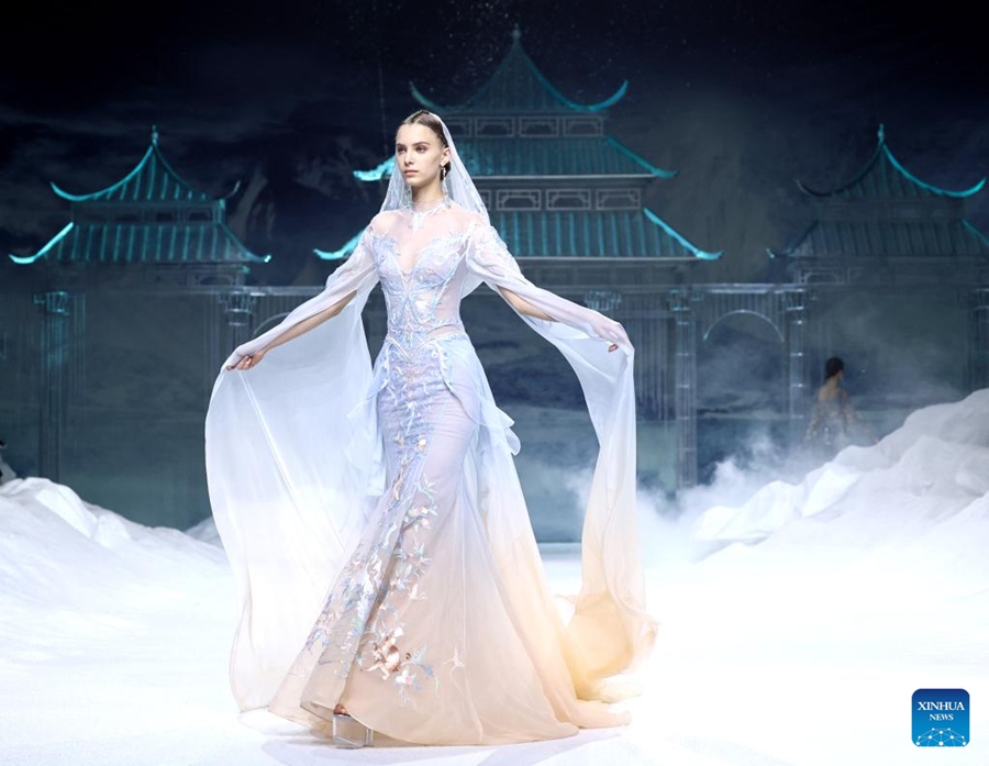 Beijing: al via la China Fashion Week Primavera Estate 2023