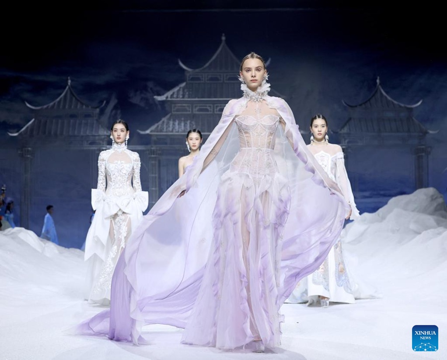 Beijing: al via la China Fashion Week Primavera Estate 2023