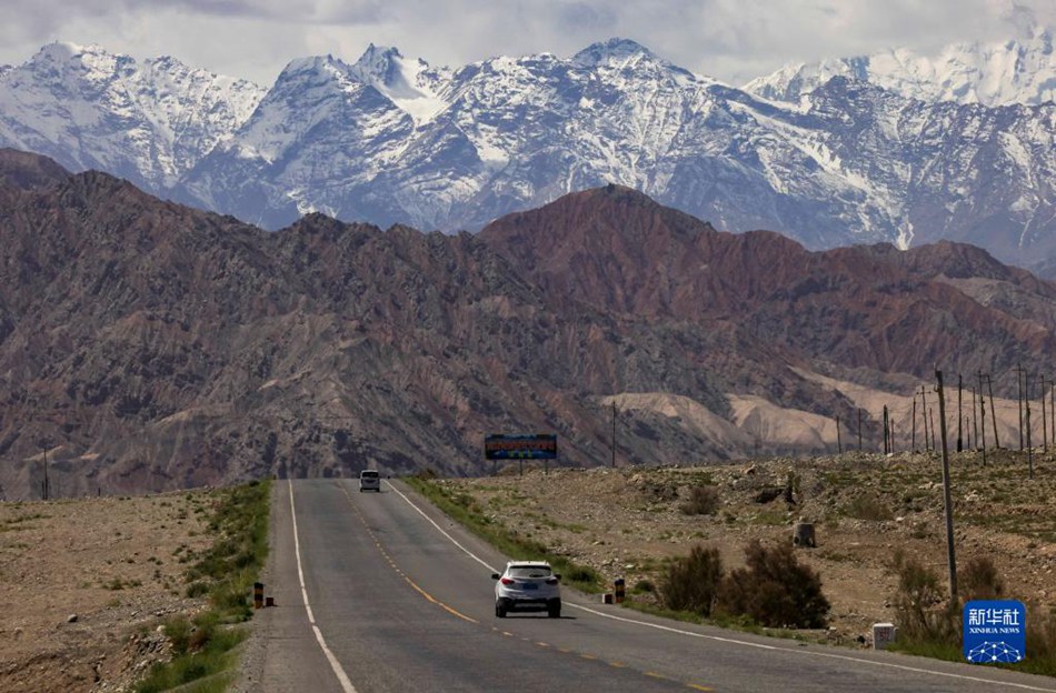 Xinjiang: costruiti 62.200 chilometri di nuove strade in dieci anni