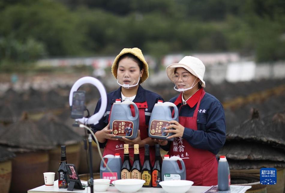 Cina sudoccidentale: aceto Chishui acquisisce nuova vita con il tradizionale processo di produzione 