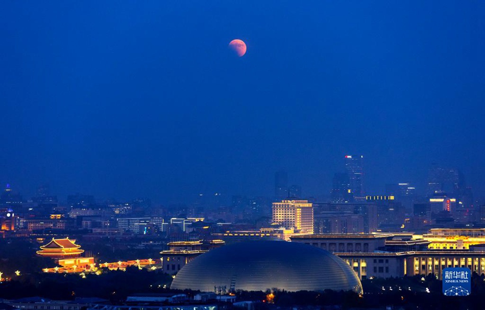 La Luna rossa incontra Urano