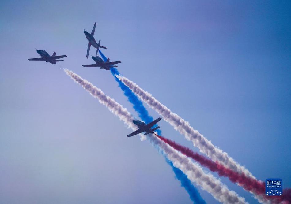 Cina: chiusura della XIV Mostra internazionale di aviazione e aerospaziale