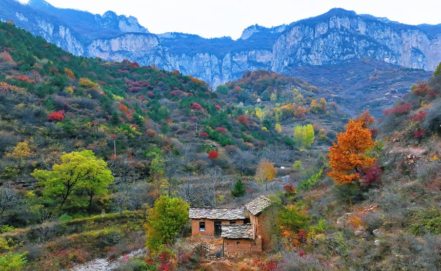 Hebei: l'antico villaggio come un dipinto a olio appeso sui monti Taihang