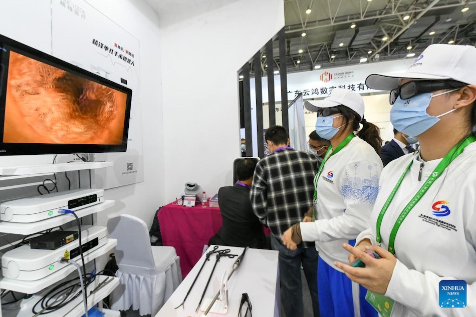 Grande fiera high-tech apre nel sud-ovest della Cina