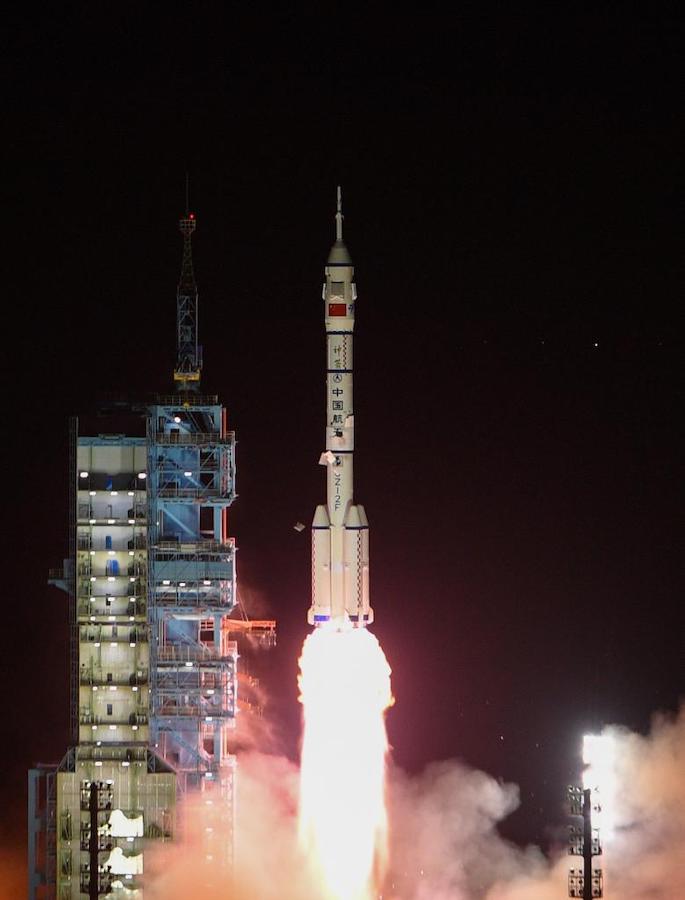 Cina, lanciata la navicella spaziale Shenzhou-15