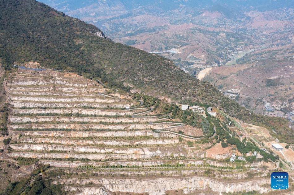 Sichuan: le montagne spoglie tornano verdi grazie al ripristino ecologico