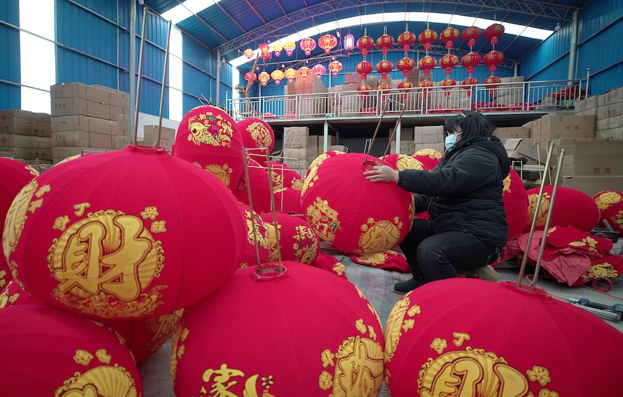 Guizhou: fabbricazione di lanterne per celebrare il nuovo anno