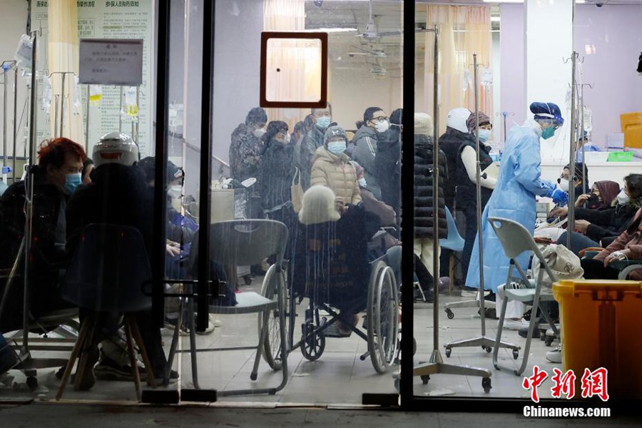 Shanghai: pronti soccorsi degli ospedali di terza categoria trattano al meglio i pazienti senza fermarsi